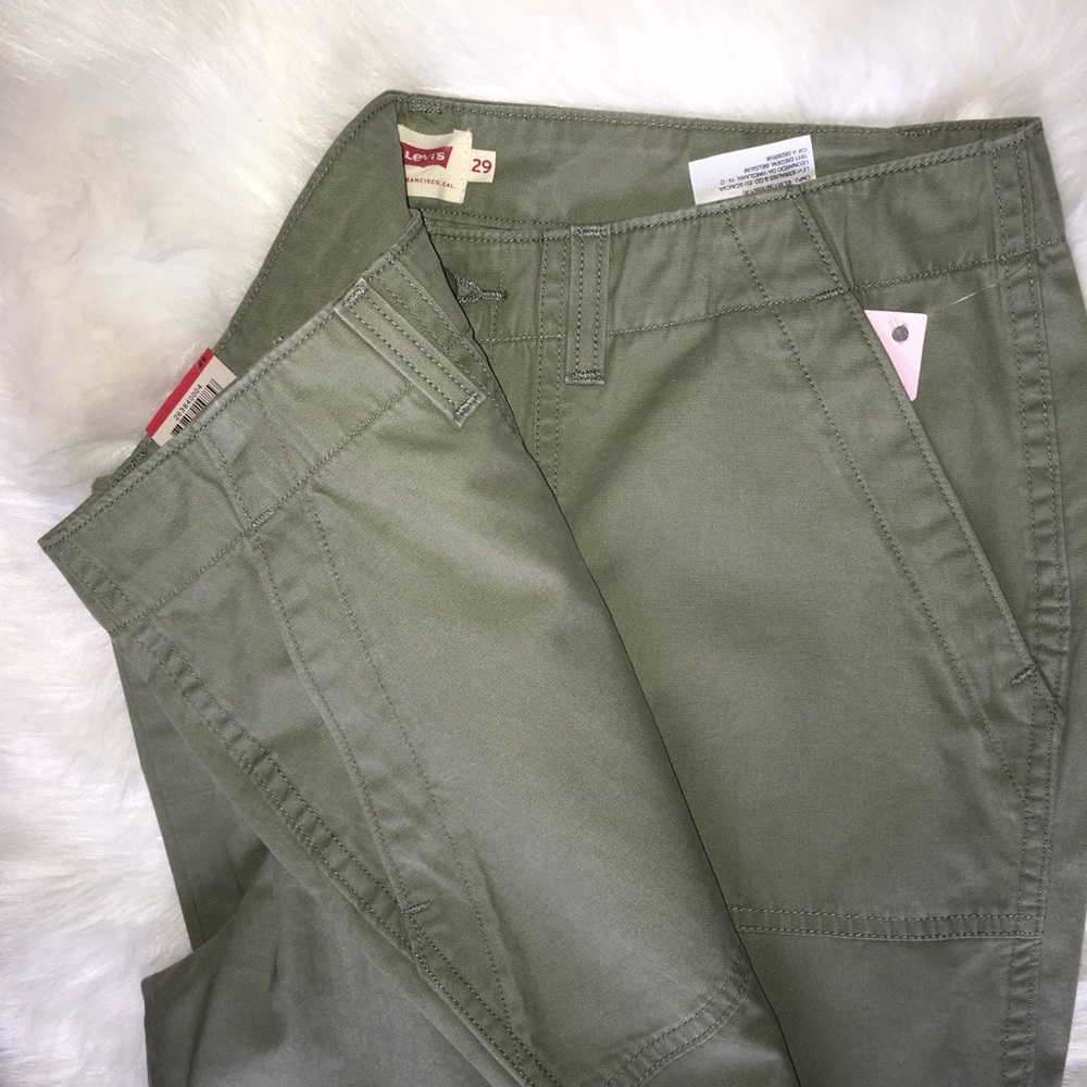 SOLD Olive Cropped Levi’s so:29(7/8)